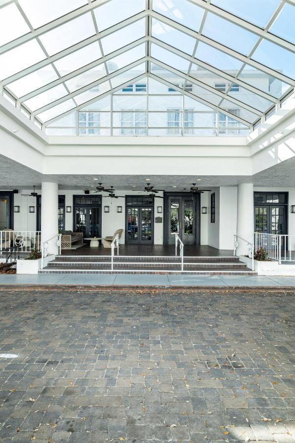 The Exchange Hotel St. Petersburg Exteriör bild